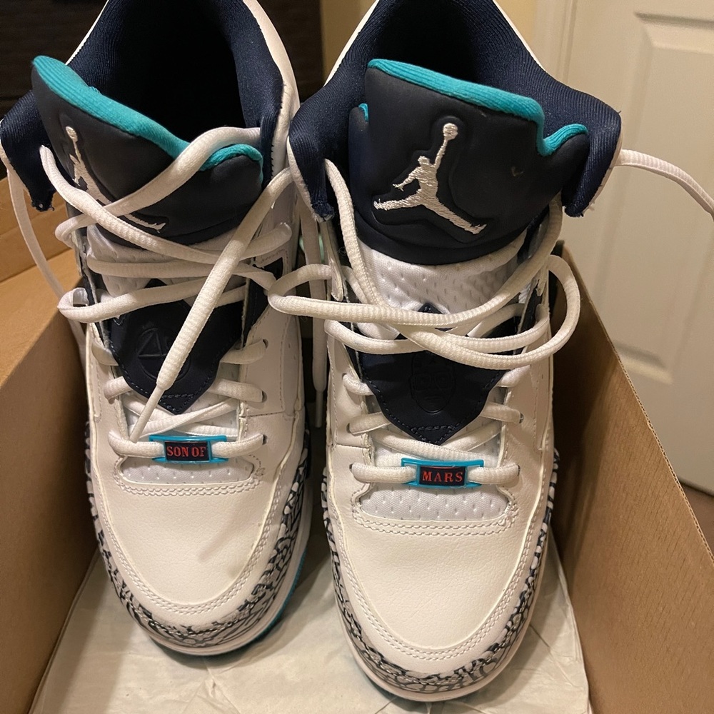 Jordan Son of Low BG
